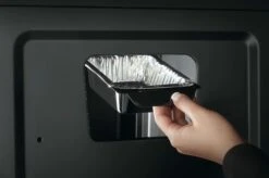 NAPOLEON Freestyle 425 DSIB Robin Schulz Edition -Broil King Geschaft Freestyle Detail EU DripTray Hand