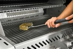 NAPOLEON Dreiseitige Grillbürste Mit Messingborsten (62011) -Broil King Geschaft NAPOLEON Grillbuerste 3 seitig mit Messing Borsten Gross 1