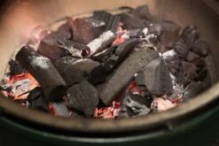 Big Green Egg Bio-Holzkohle, Holzkohle Vom Apfelbaum Und Kräuterbaum -Broil King Geschaft bge wildfire charcoal appeltree 08 2