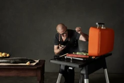 Everdure FURNACE Gasgrill Orange Mit Drei Brennern - Auslaufartikel -Broil King Geschaft everdure Furnace Heston Aktion3 3